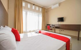 Reddoorz Syariah At Hotel Putri Gading Bengkulu